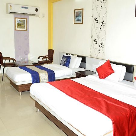 Hotel Neelkanth Residency Gandhinagar Esterno foto