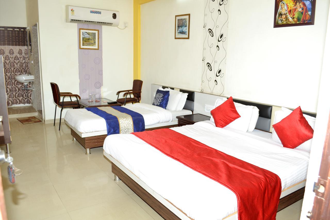 Hotel Neelkanth Residency Gandhinagar Esterno foto