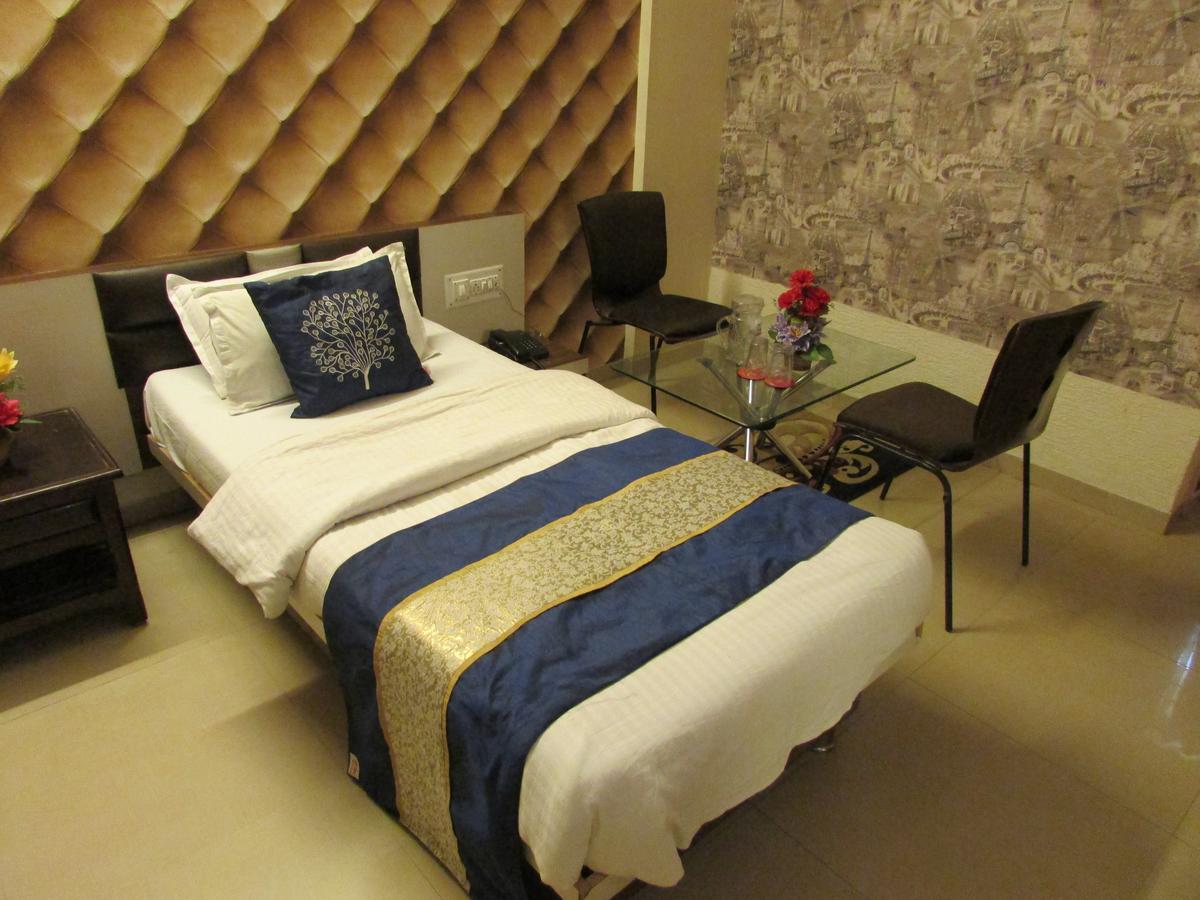 Hotel Neelkanth Residency Gandhinagar Esterno foto