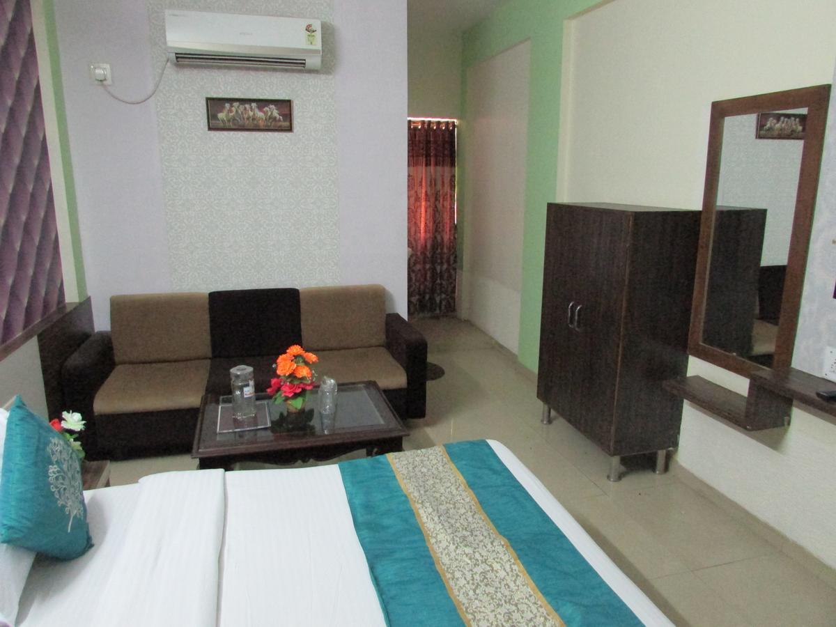 Hotel Neelkanth Residency Gandhinagar Esterno foto