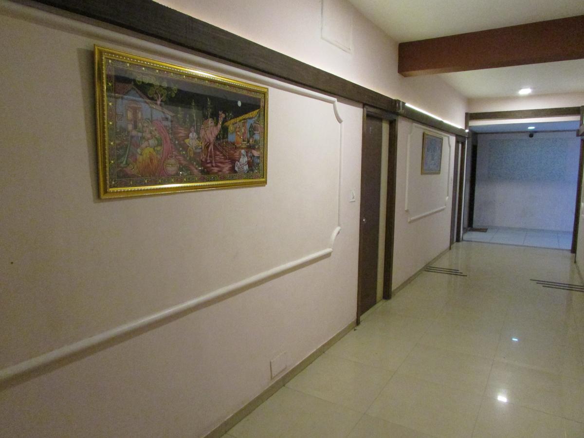 Hotel Neelkanth Residency Gandhinagar Esterno foto