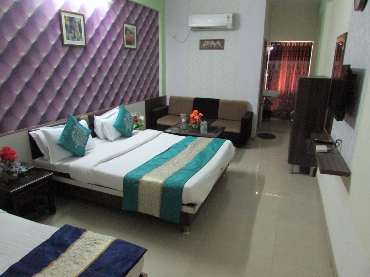 Hotel Neelkanth Residency Gandhinagar Esterno foto