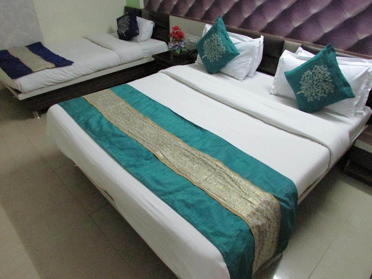 Hotel Neelkanth Residency Gandhinagar Esterno foto