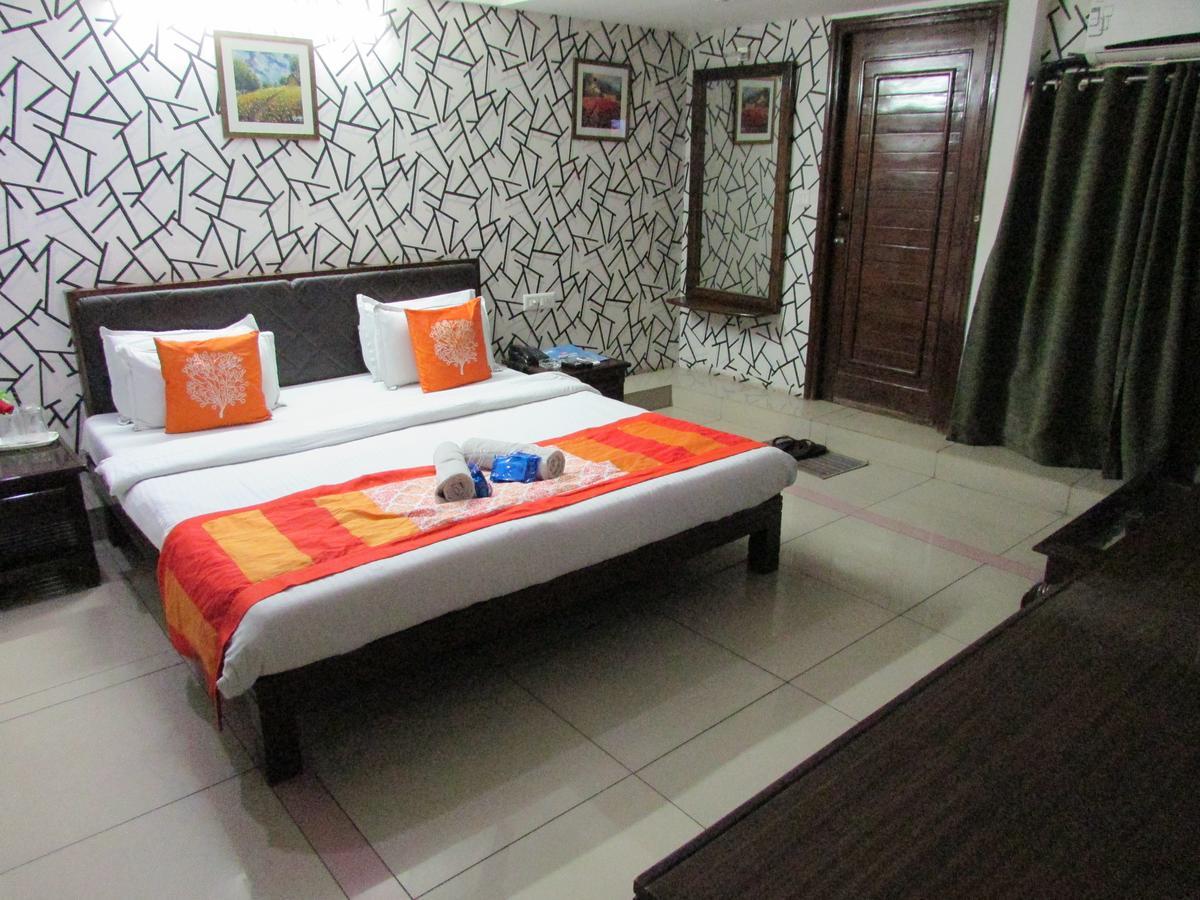 Hotel Neelkanth Residency Gandhinagar Esterno foto