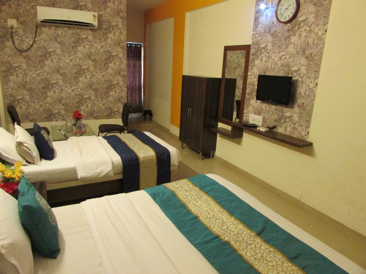 Hotel Neelkanth Residency Gandhinagar Esterno foto