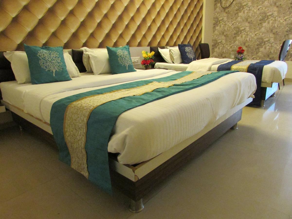 Hotel Neelkanth Residency Gandhinagar Esterno foto