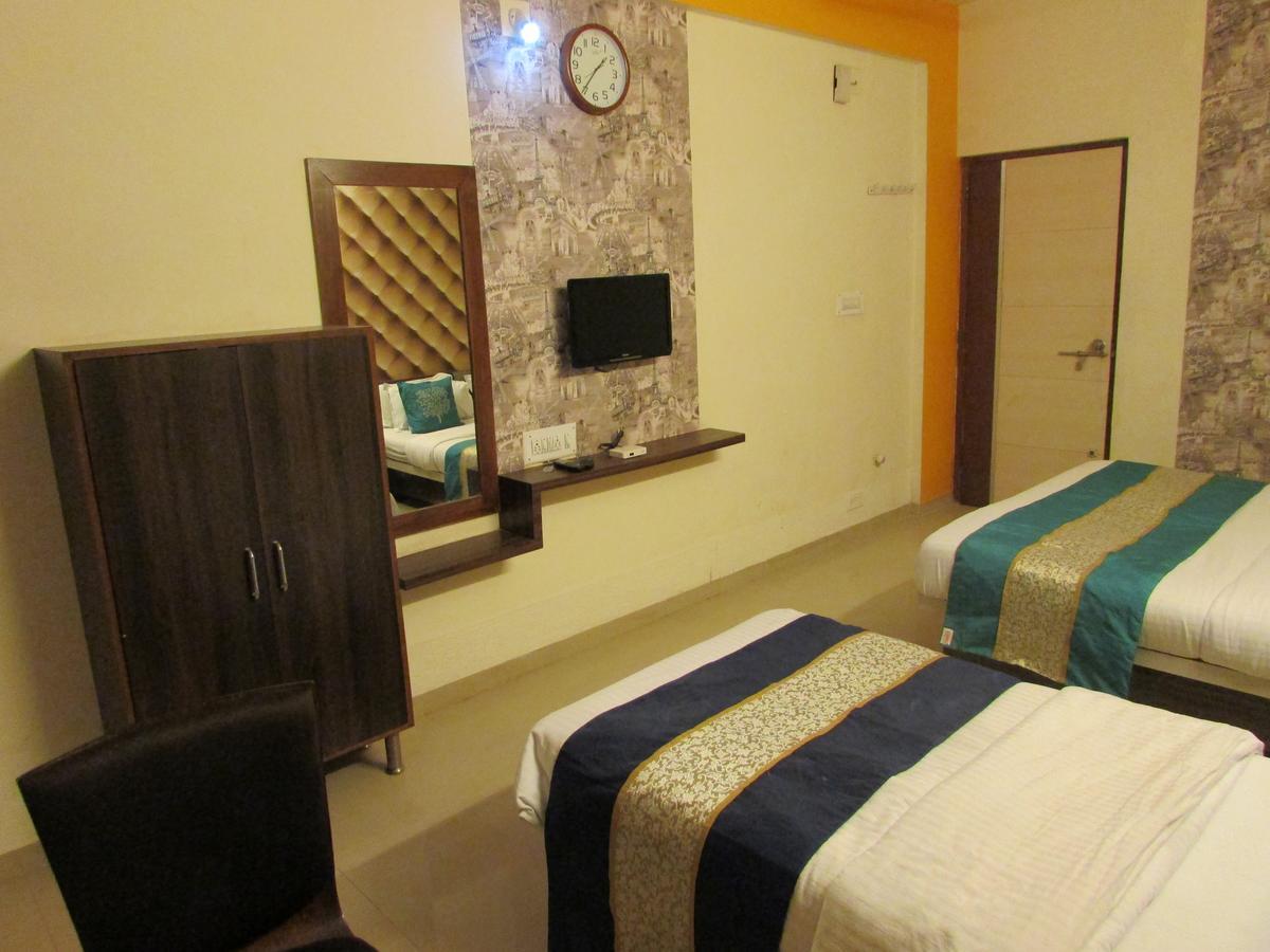 Hotel Neelkanth Residency Gandhinagar Esterno foto