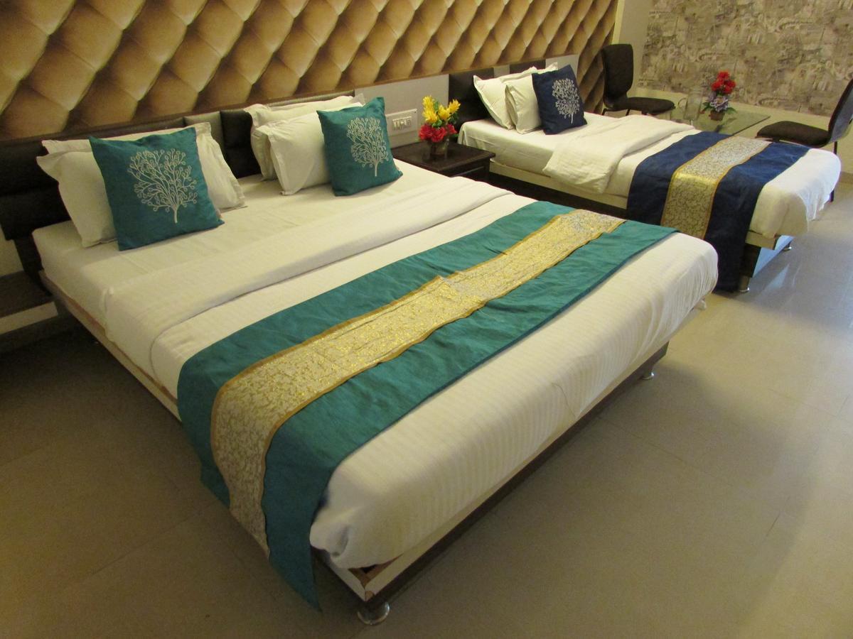 Hotel Neelkanth Residency Gandhinagar Esterno foto